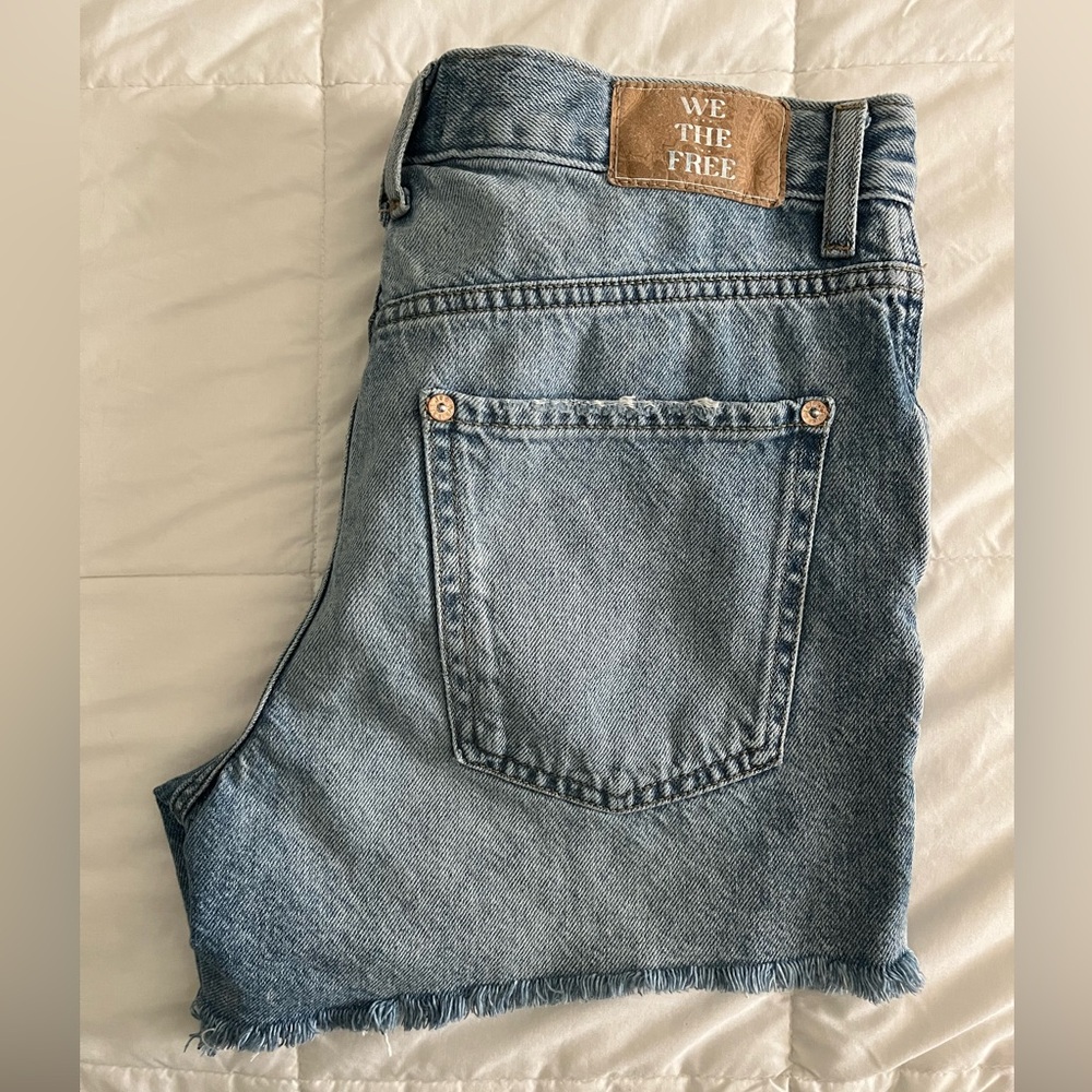 NWT Free People We the Free Ivy Mid rise denim shorts 27 raw hem button fly - Picture 5 of 11